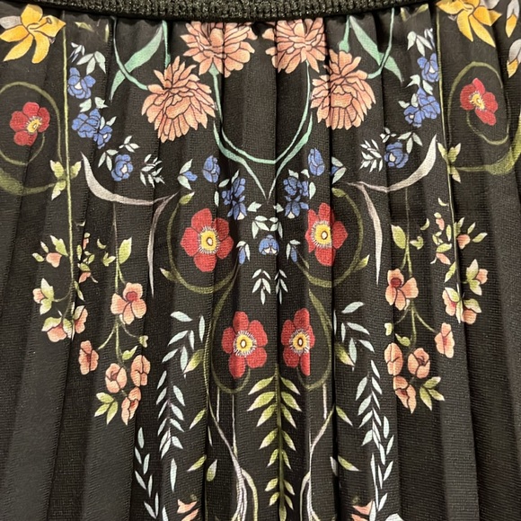 EUC Desigual pull on black floral print elastic waist micro pleat lined skirt - Picture 4 of 11